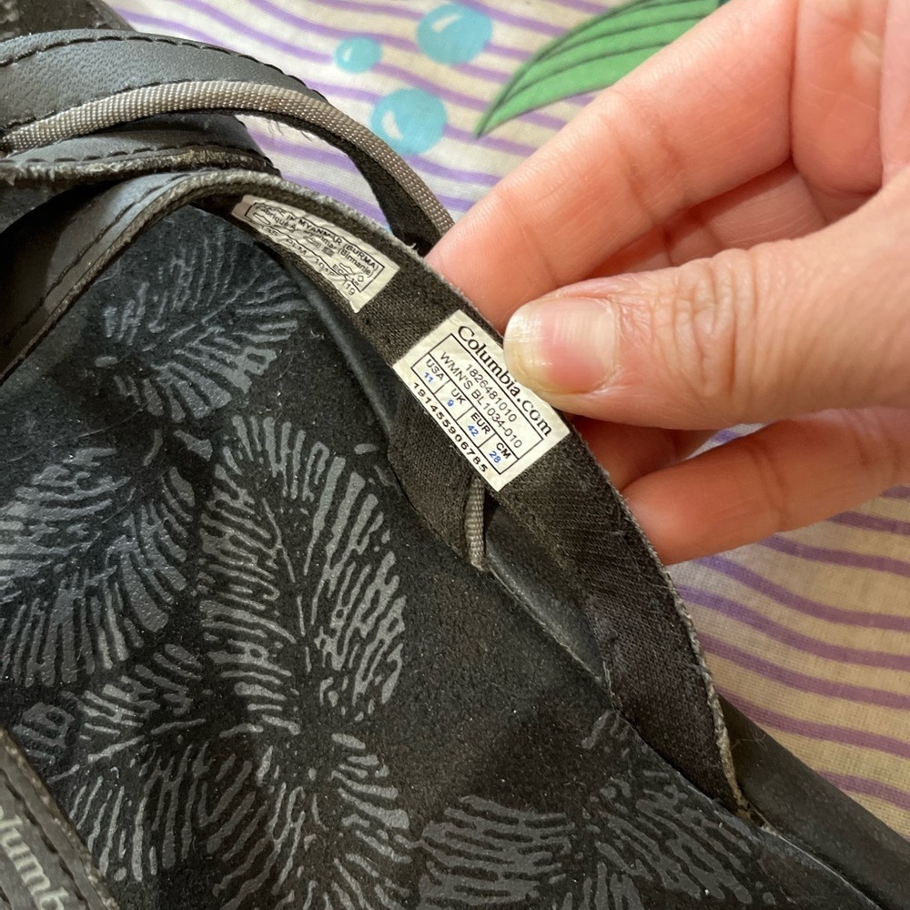 Columbia Women's Comfort Flip Flops - Black Tropical Pattern - Size 11 - Picture 6 of 6